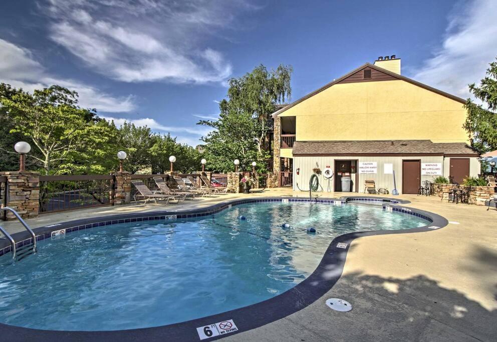 Villa Lux Retro Getaway W/ Ober & Smoky Mtn Views! Gatlinburg Exterior foto