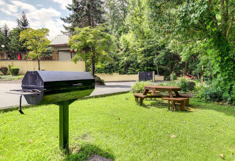 Villa Lux Retro Getaway W/ Ober & Smoky Mtn Views! Gatlinburg Exterior foto