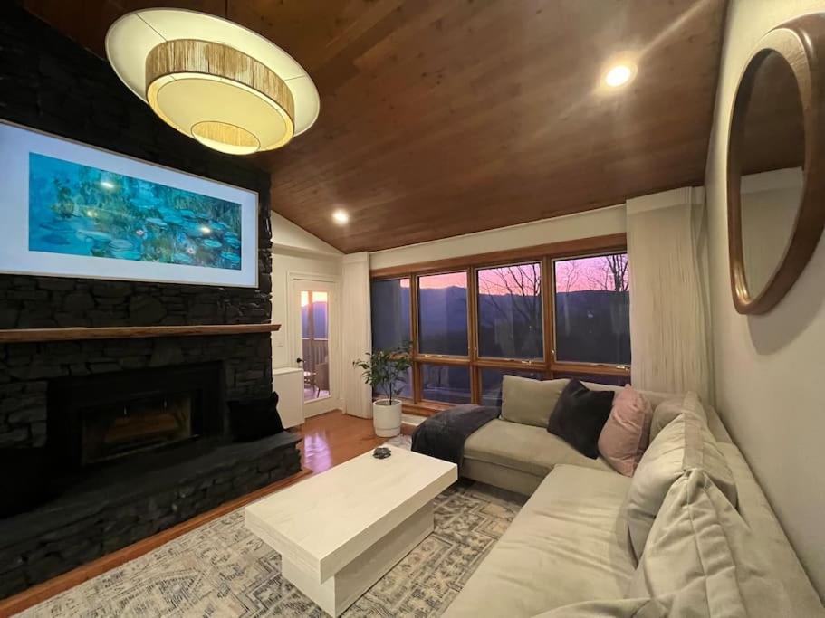 Villa Lux Retro Getaway W/ Ober & Smoky Mtn Views! Gatlinburg Exterior foto