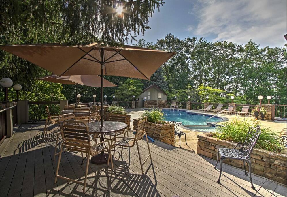 Villa Lux Retro Getaway W/ Ober & Smoky Mtn Views! Gatlinburg Exterior foto