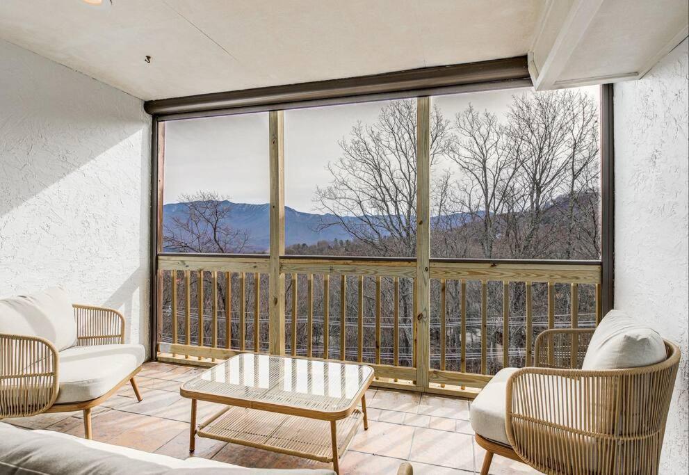 Villa Lux Retro Getaway W/ Ober & Smoky Mtn Views! Gatlinburg Exterior foto